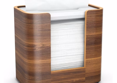 Dispensador servilletas madera n4 completamente cargado con servilletas interplegadas listas para la extracción individual higiénica.