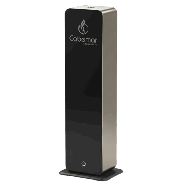 Torre difusora de aromas grandes espacios en acabado cromado brillante con frontal de cristal templado negro para marketing olfativo de lujo.